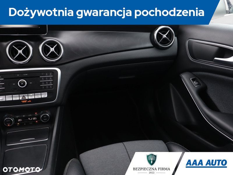 Mercedes-Benz GLA - 10