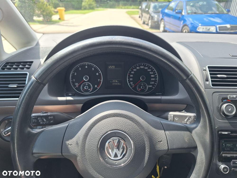Volkswagen Touran - 14