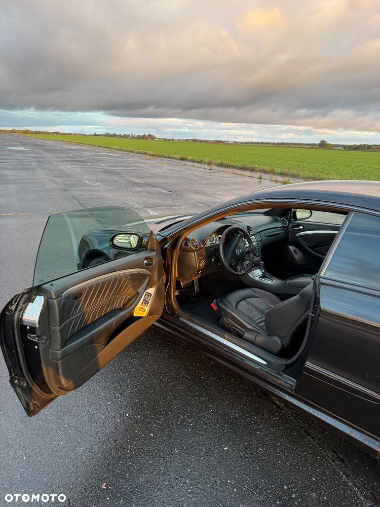 Mercedes-Benz CLK - 12
