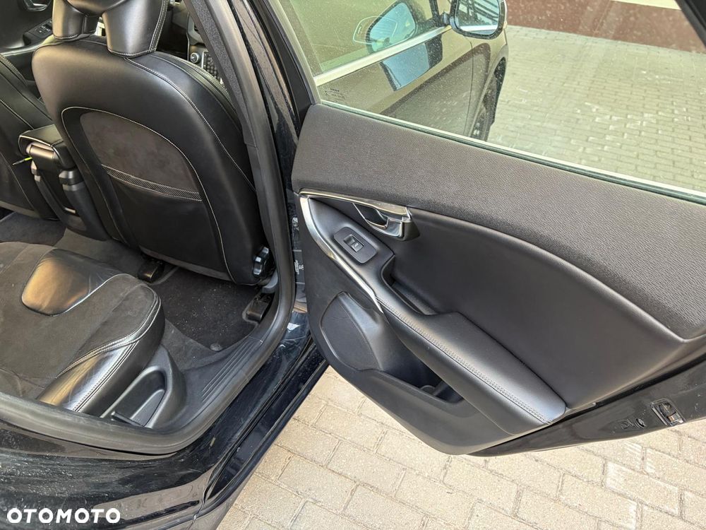 Volvo V40 ver-d2-r--design-kinetic - 15