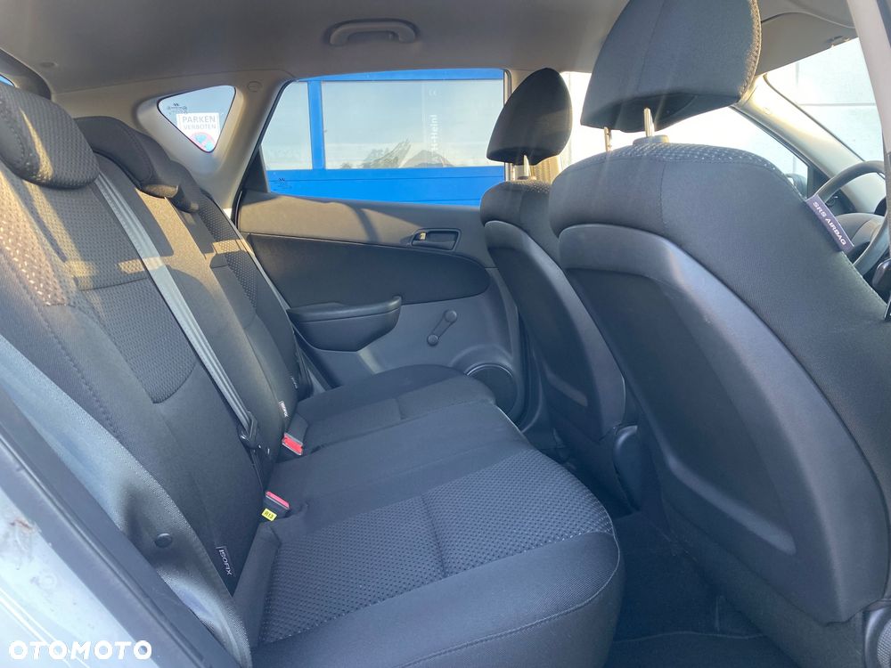 Hyundai i30 1.4 Base + World Cup - 8