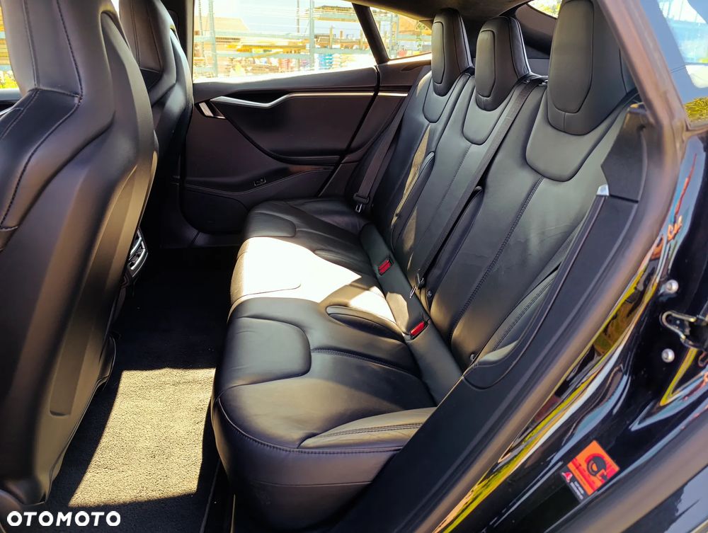 Tesla Model S - 20