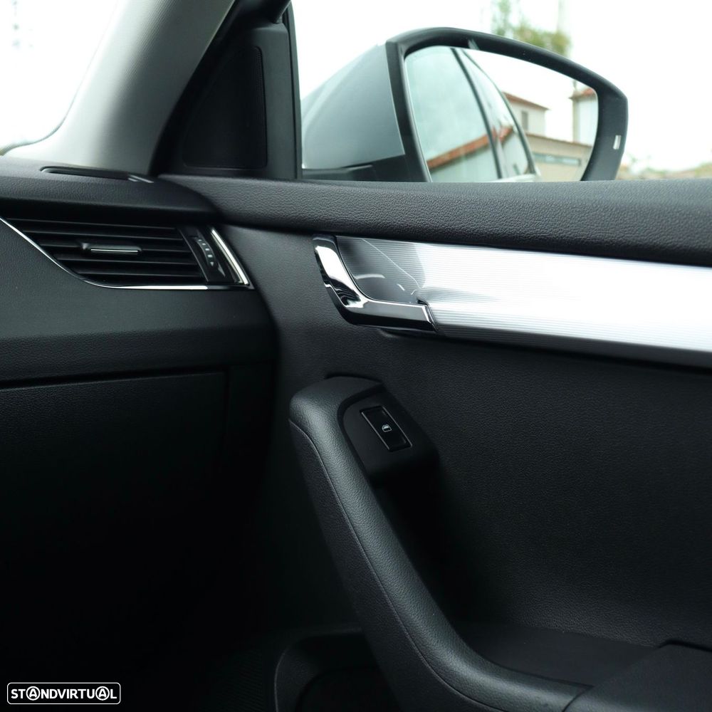 Skoda Octavia Break 1.6 TDi Sportline - 25