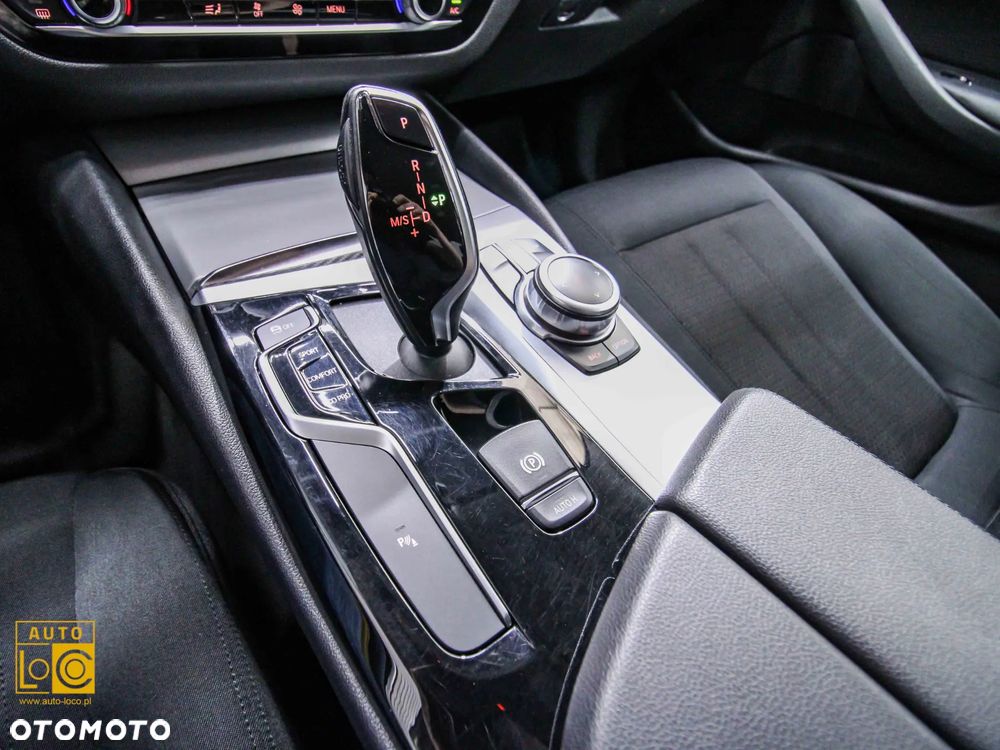 BMW Seria 5 518d - 25
