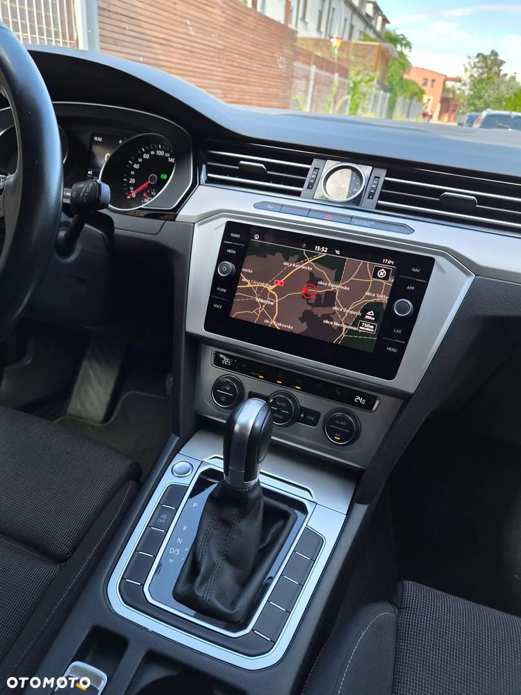 Volkswagen Passat - 4
