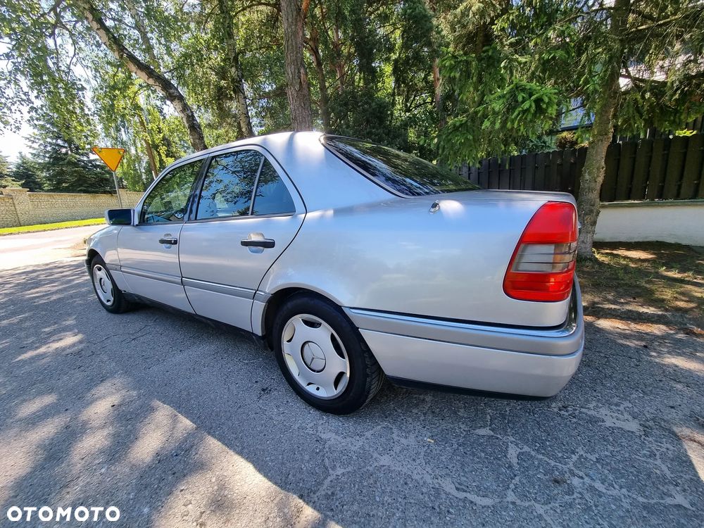 Mercedes-Benz Klasa C 250 D Elegance - 16