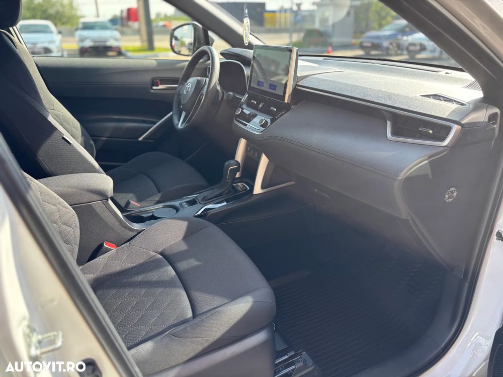 Toyota Corolla Cross - 12