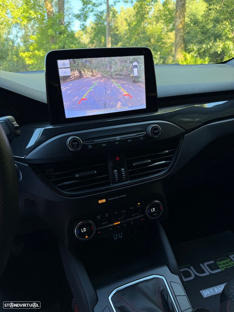 Ford Focus SW 1.0 EcoBoost Hybrid ST-LINE X — fotografia 15