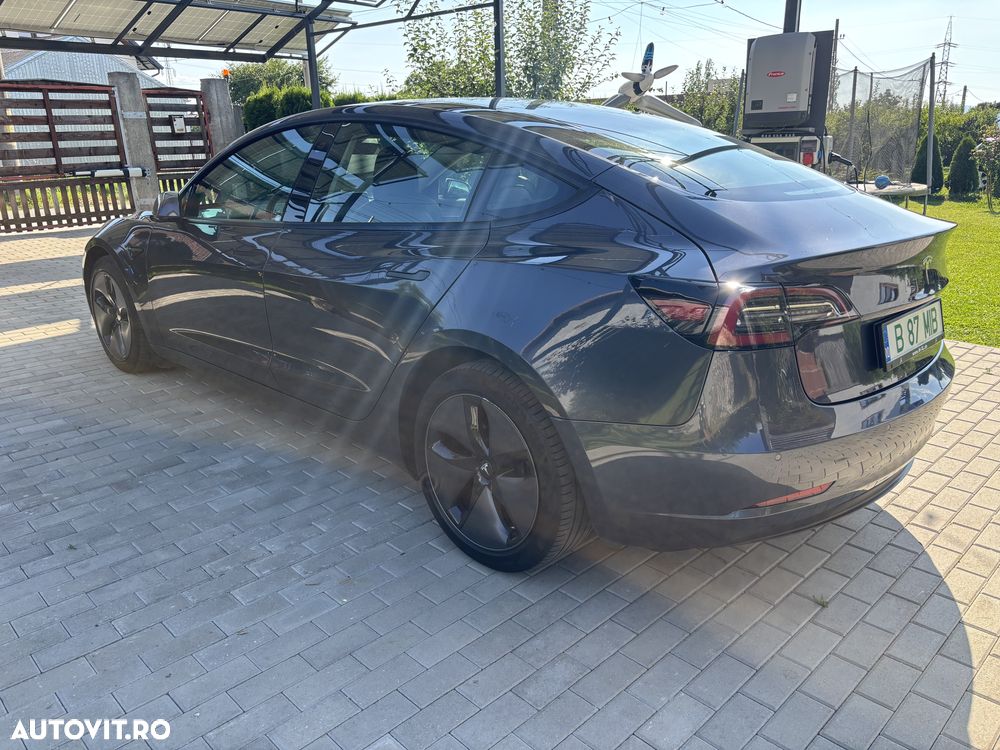 Tesla Model 3 - 10