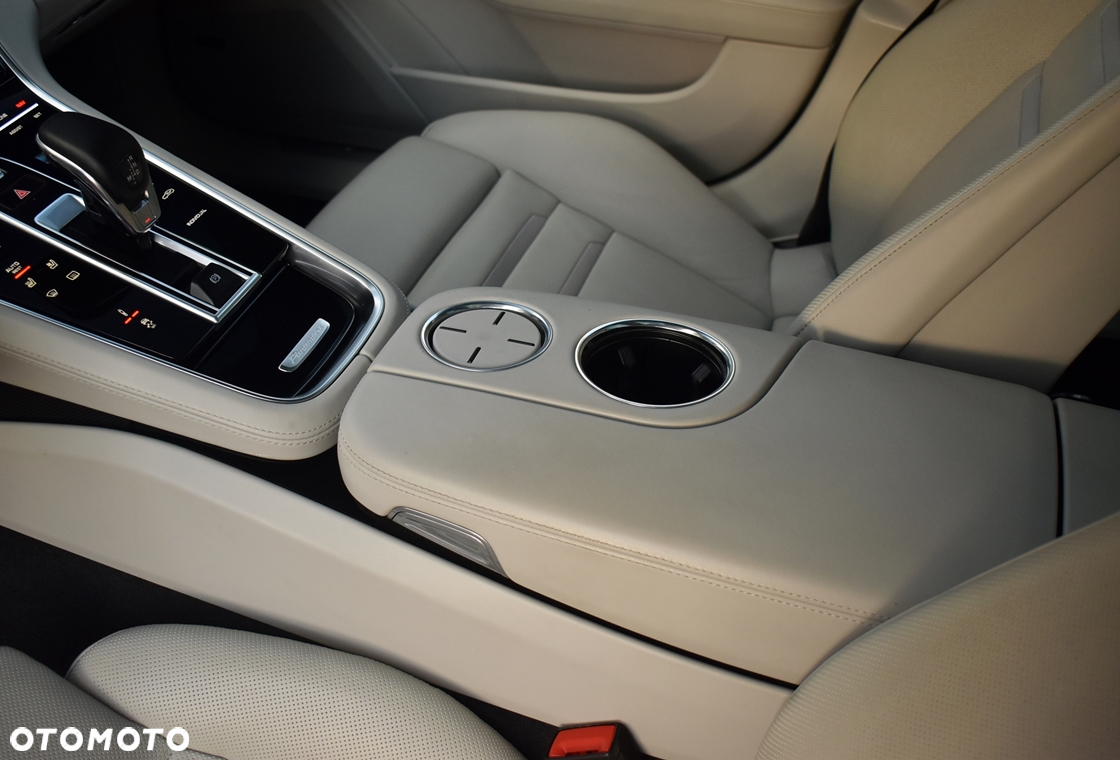 Porsche Panamera - 30