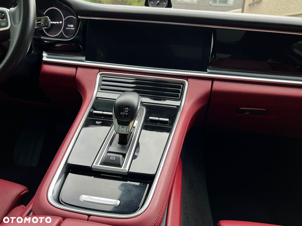 Porsche Panamera 4 - 8