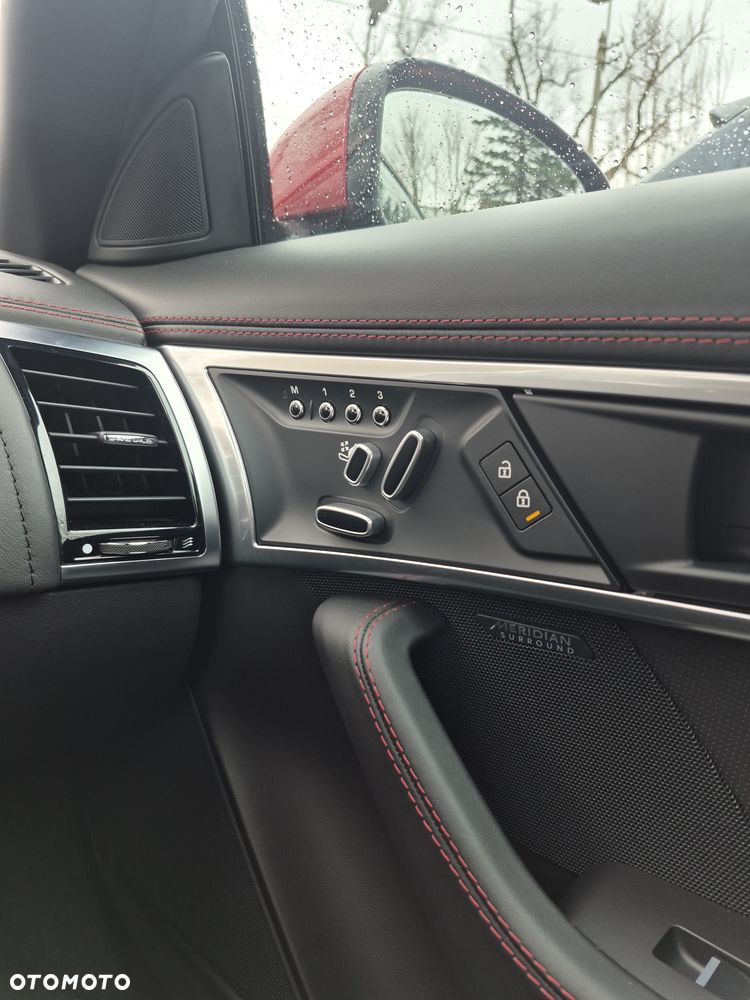 Jaguar F-Type P450 AWD R-Dynamic - 13