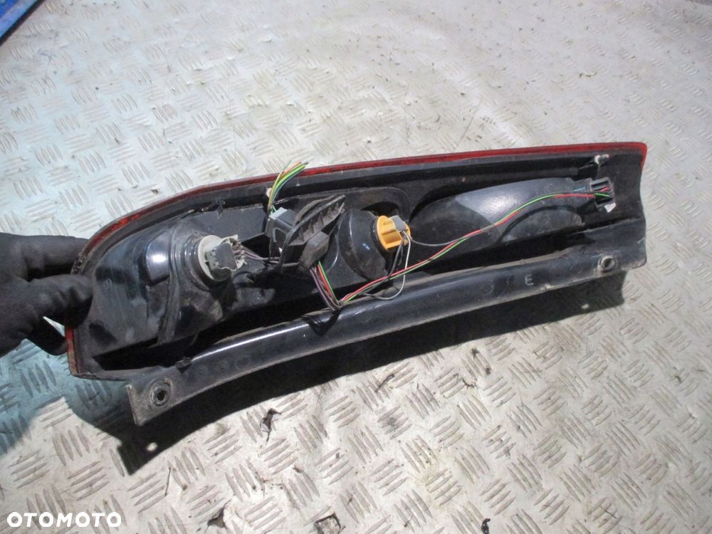 LAMPA PRAWY TYŁ TYLNA PRAWA FORD FIESTA MK6 3D LIFT - 4