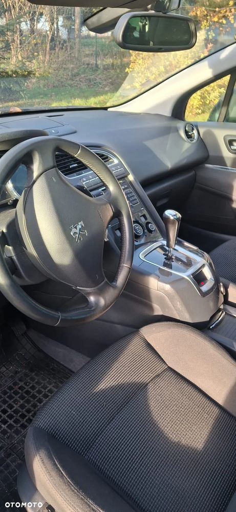 Peugeot 5008 - 8