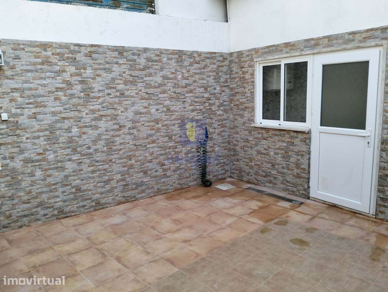 T1+1 com Logradouro - Totalmente remodelado  | Baixa da Banheira - Grande imagem: 2/14