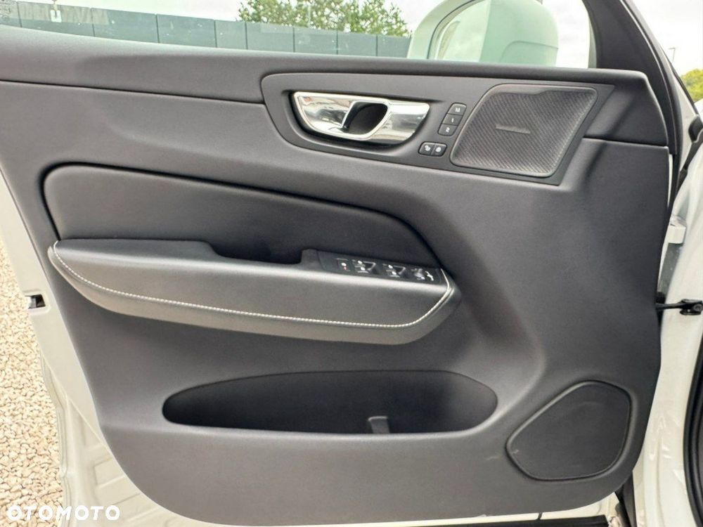 Volvo XC 60 D5 AWD R-Design - 14