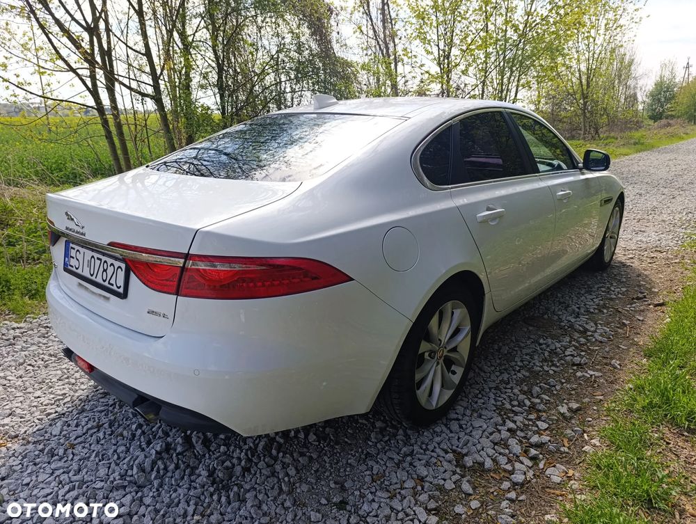 Jaguar XF 25t Prestige - 2