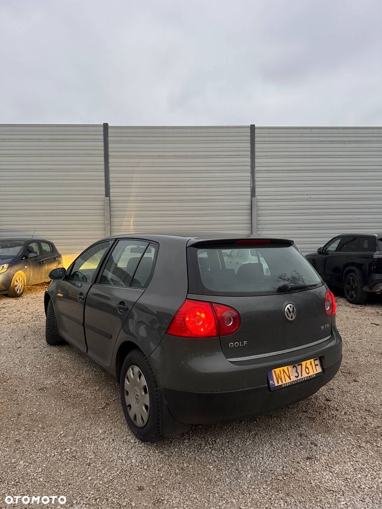 Volkswagen Golf 1.6 FSI Trendline - 8
