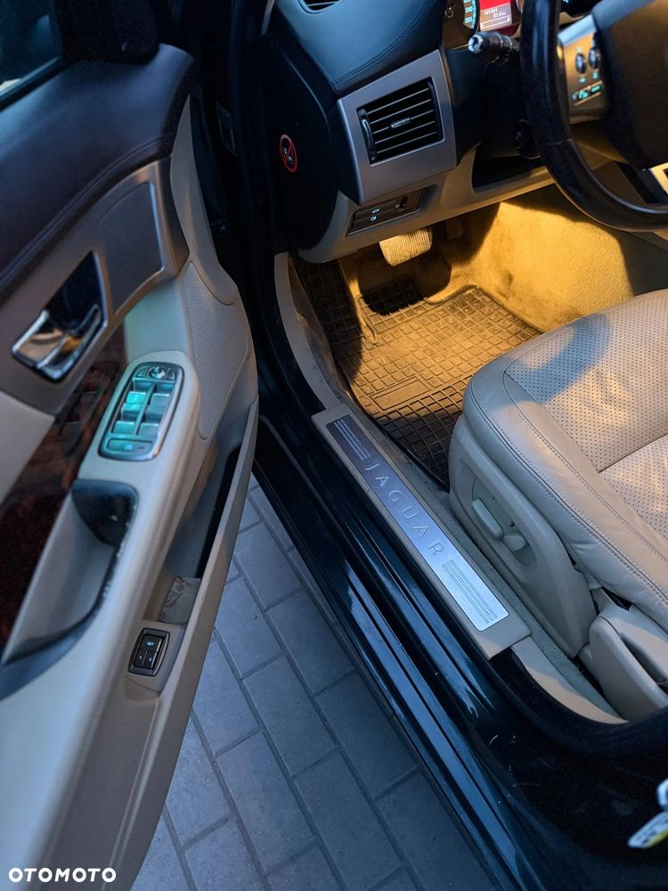 Jaguar XF 2.7 V6 D Premium Luxury - 12