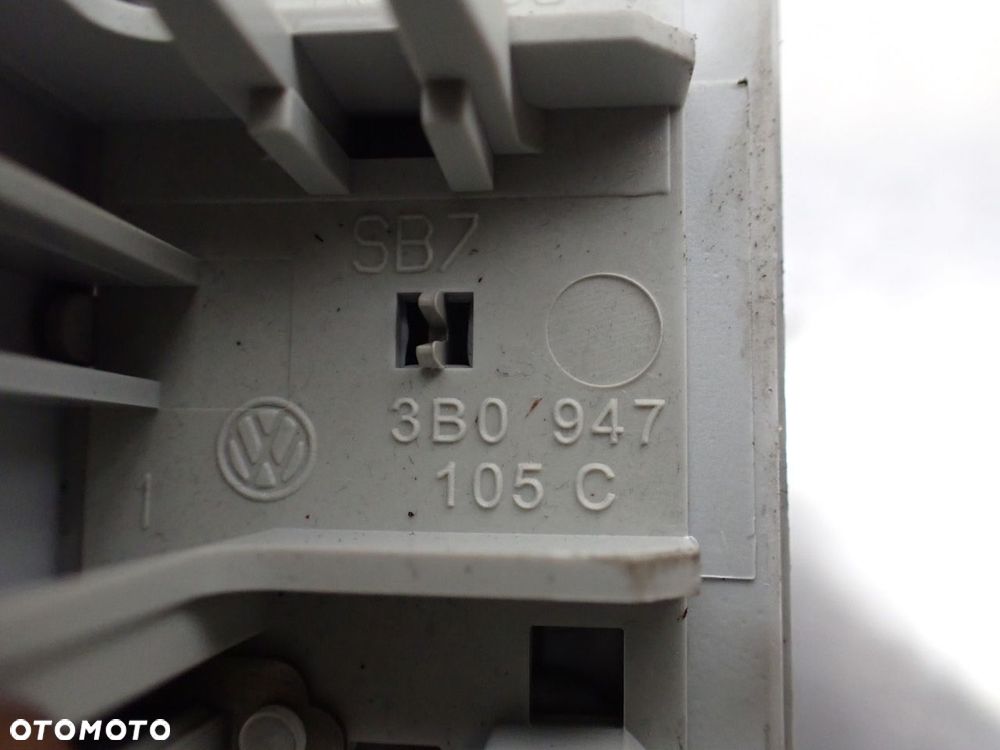 LAMPKA OŚWIETLENIA KABINY SEAT IBIZA IV  3B0947105C - 4