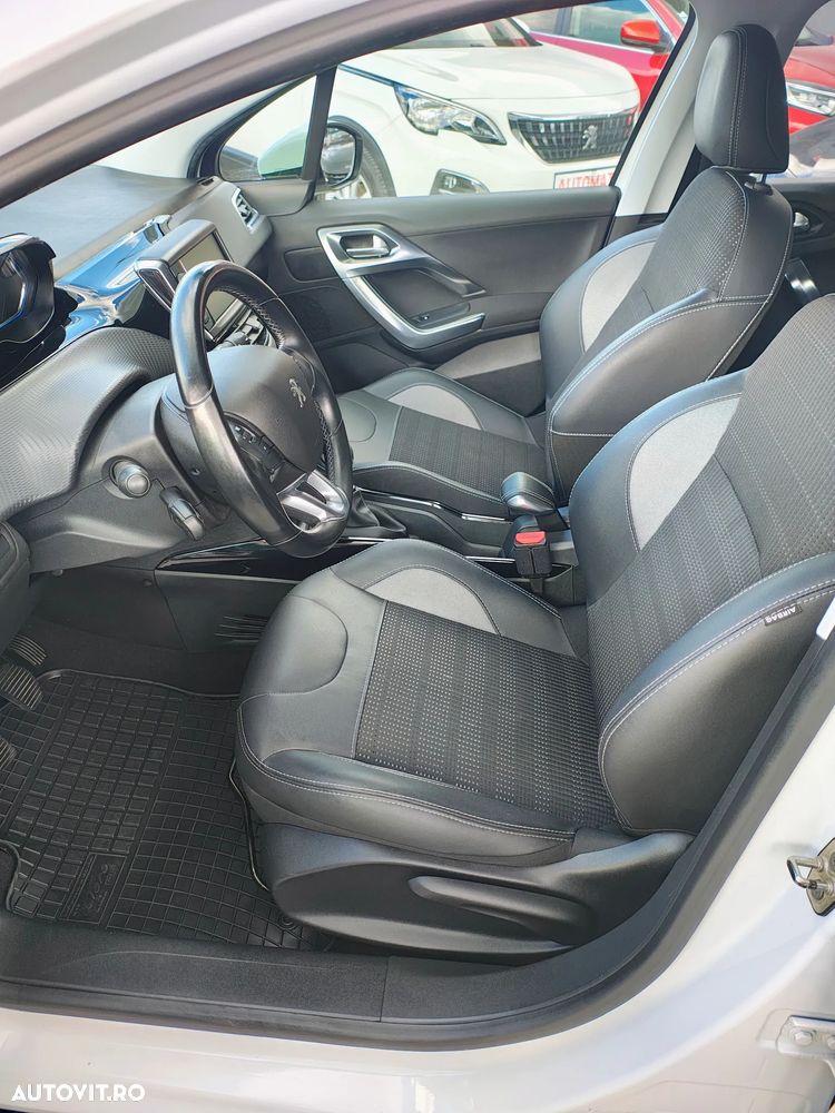Peugeot 2008 PureTech 130 GPF Stop&Start Allure - 23