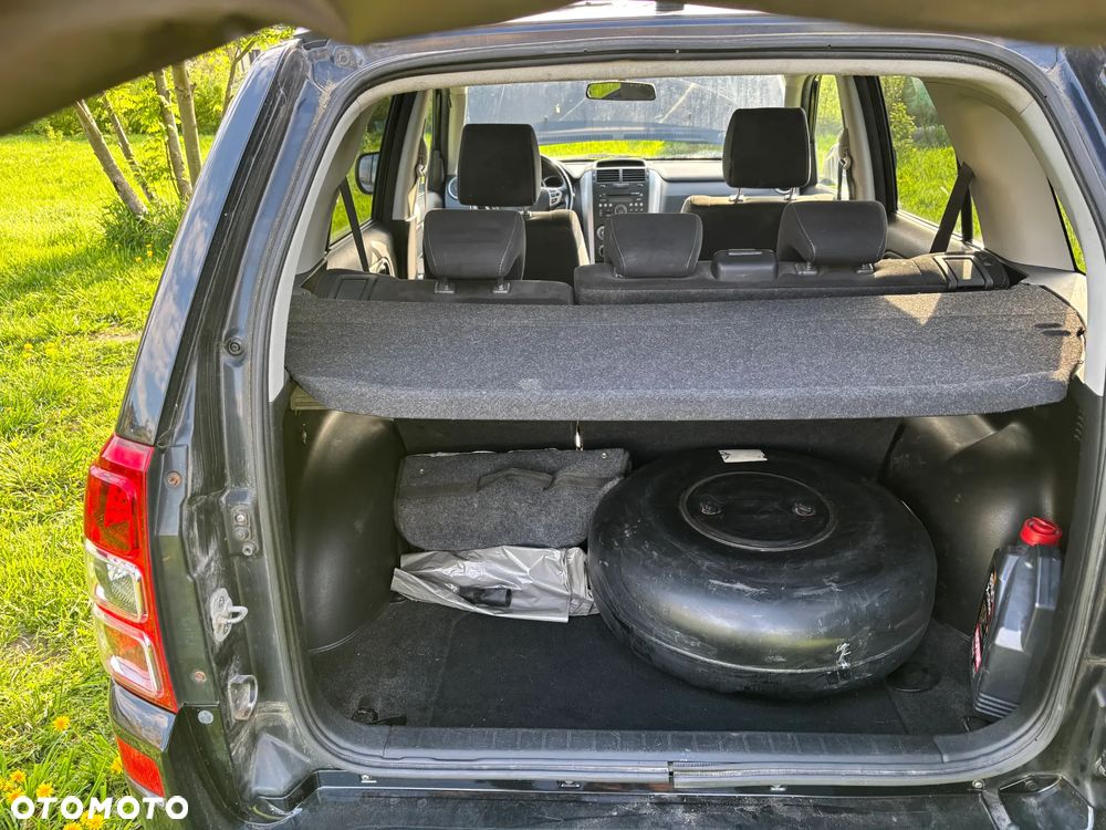 Suzuki Grand Vitara 2.0 De luxe - 16