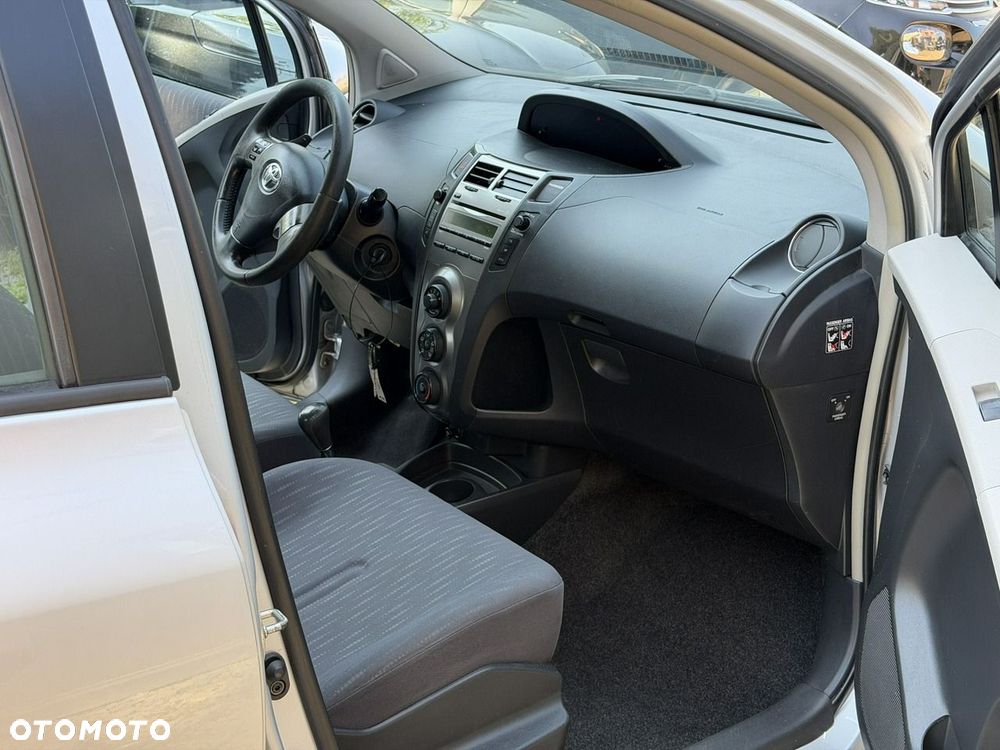 Toyota Yaris - 13