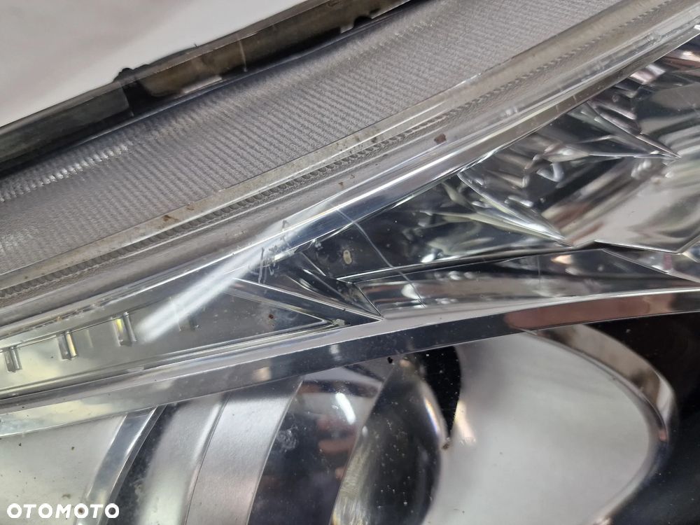 TOYOTA AVENSIS T27 LIFT 12- PRAWA LAMPA PRZEDNIA PRZÓD XENON , NR KOITO 05-28 , NR AUKCJI LPP53 - 7