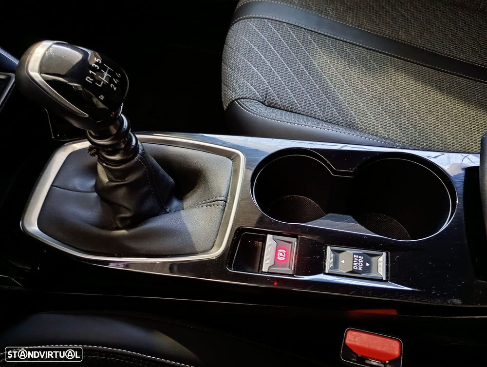 Peugeot 208 1.2 PureTech Allure - 17