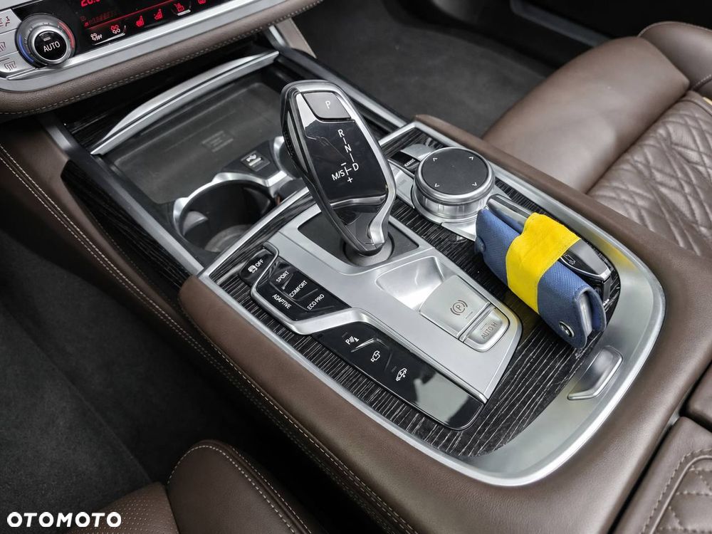 BMW Seria 7 740Li xDrive sport - 16