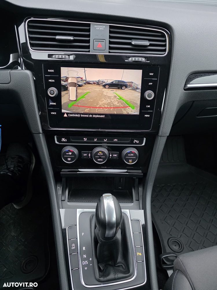 Volkswagen Golf 2.0 TDI SCR DSG Comfortline - 9