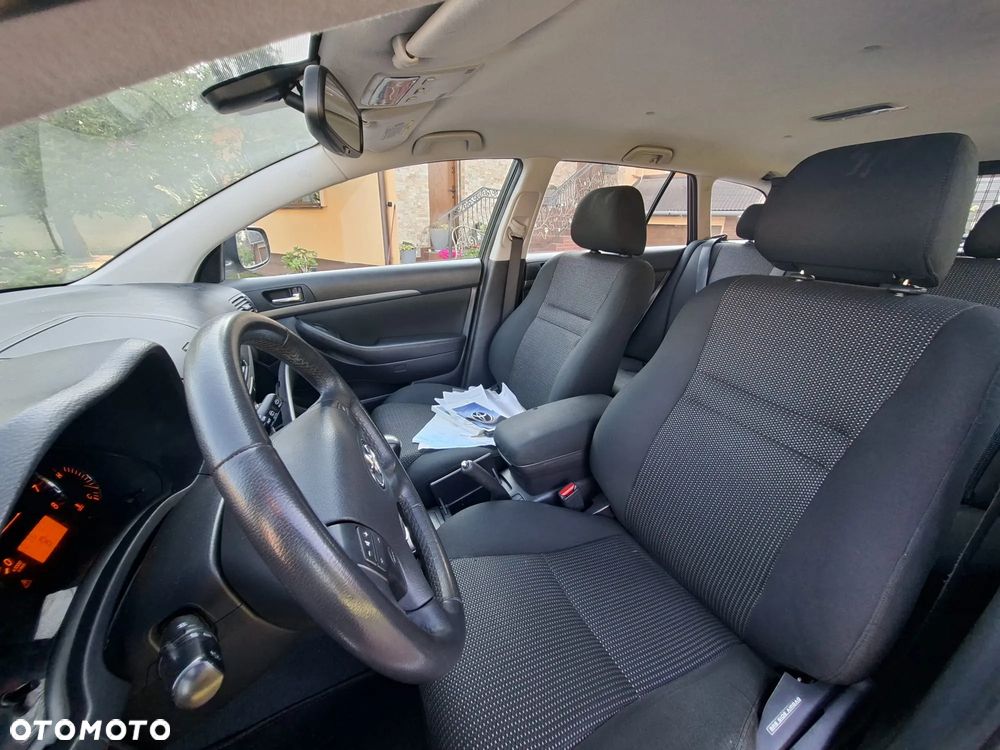 Toyota Avensis 1.8 VVT-i Sol Premium - 18