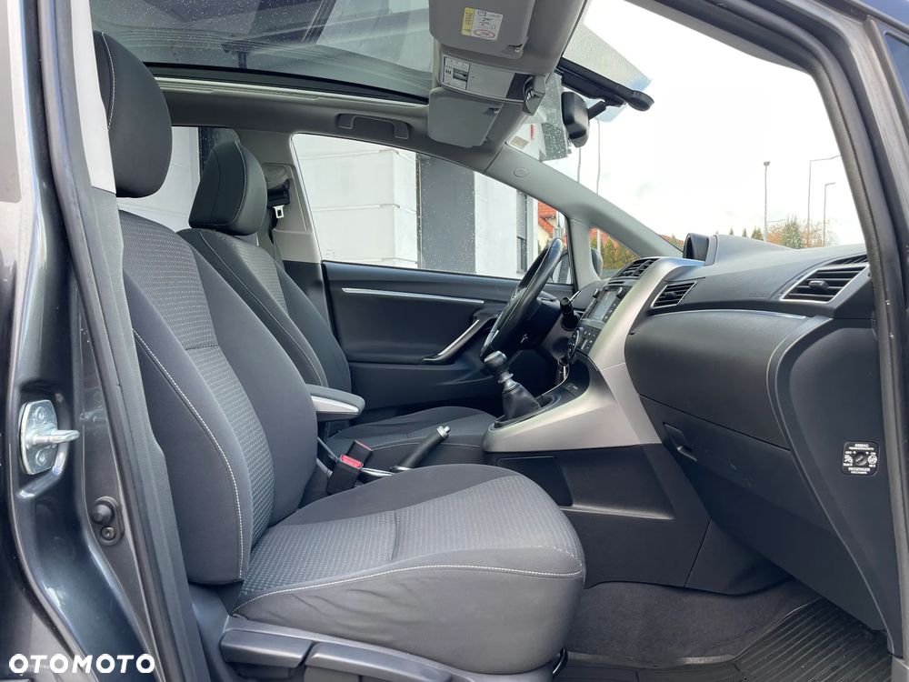 Toyota Verso 1.6 D-4D Prestige - 26