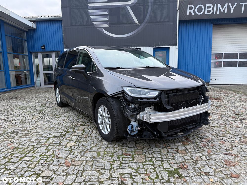 Chrysler Pacifica - 2