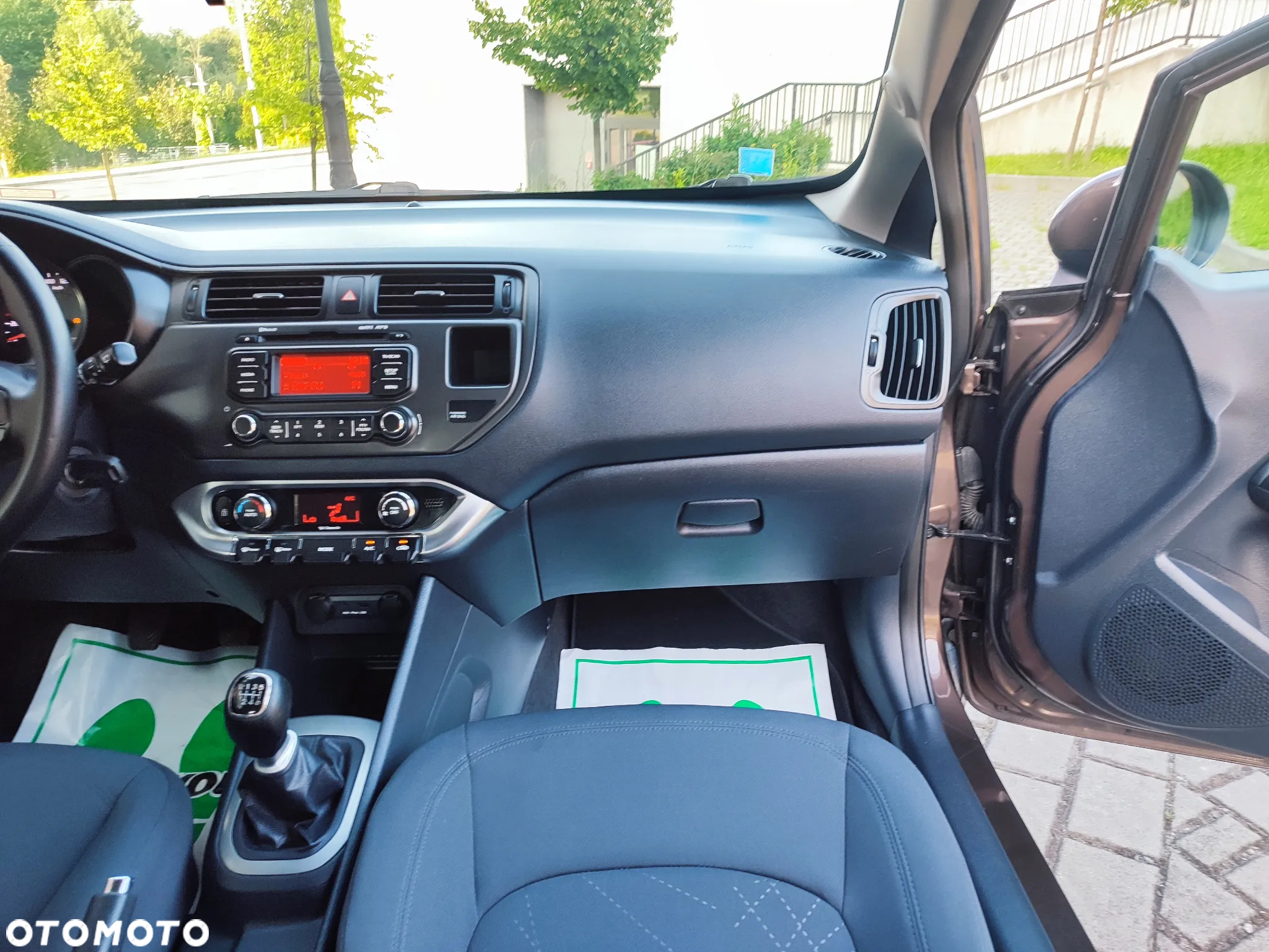 Kia Rio 1.4 Dream Team Edition - 27