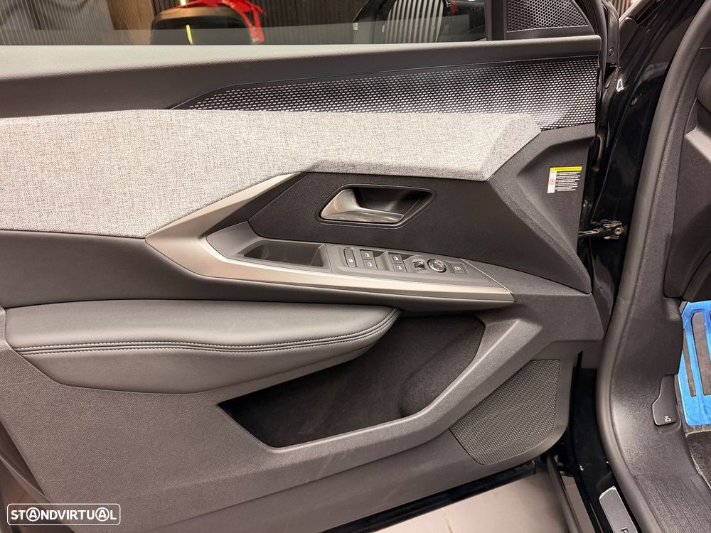 Peugeot E-3008 210 GT EXCLUSIVE - 14