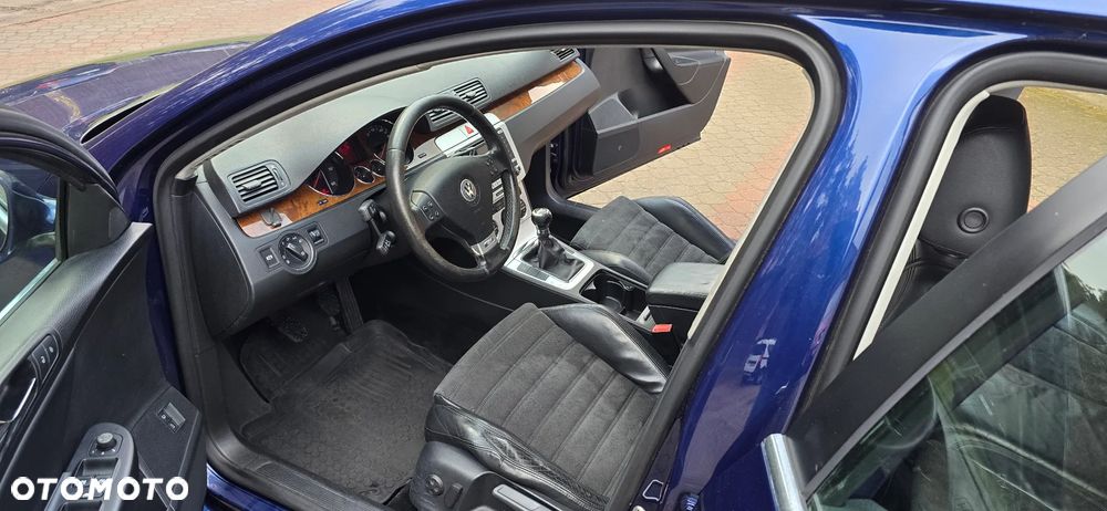 Volkswagen Passat 2.0 TDI Highline - 13