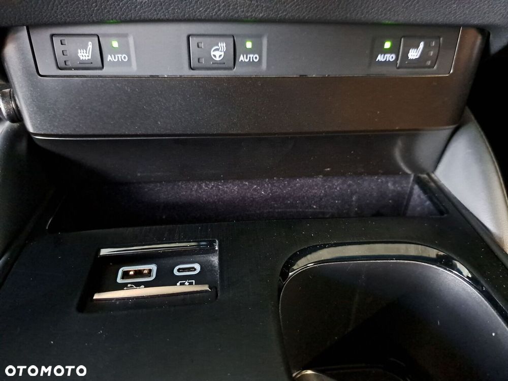Lexus ES 300h Business Edition - 28