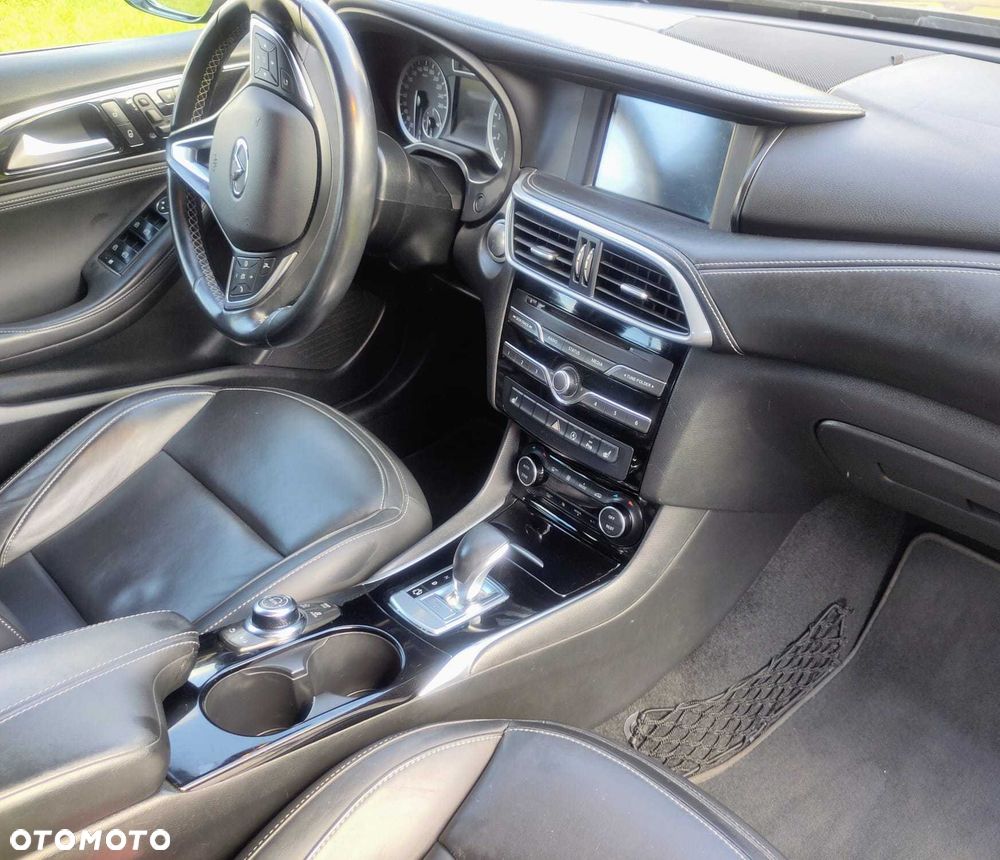 Infiniti Q30 - 8
