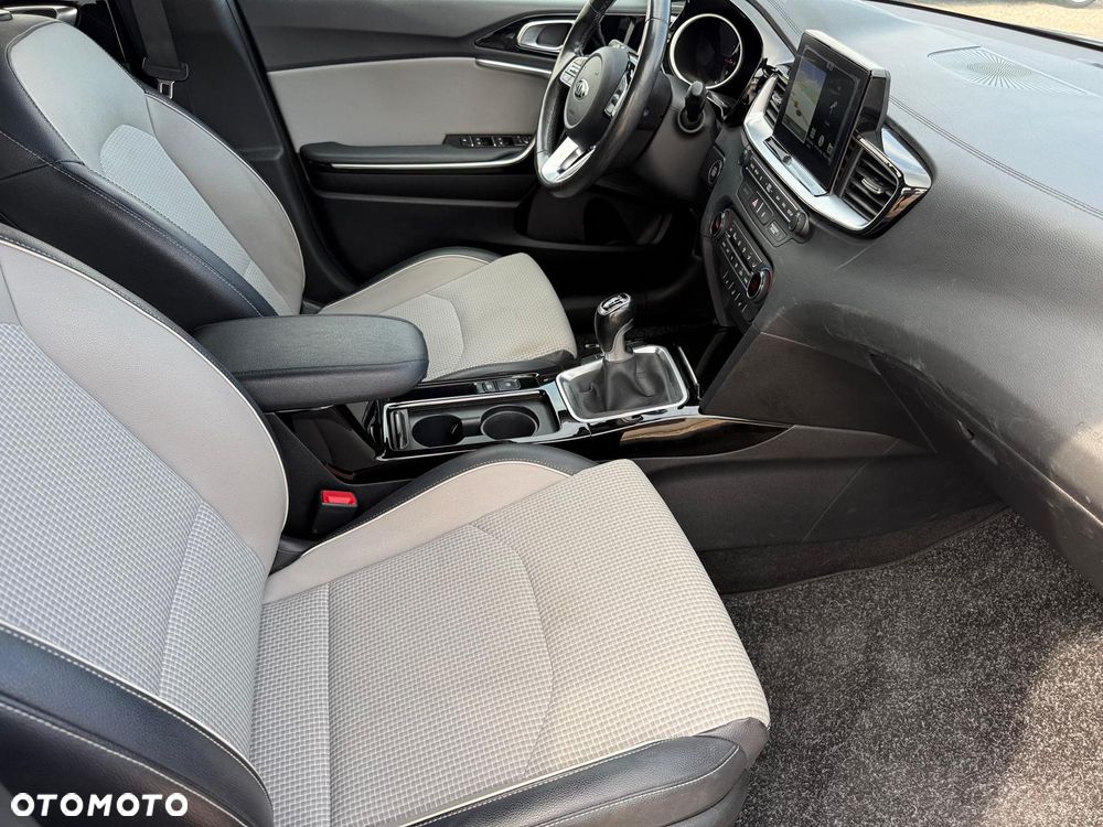 Kia Ceed - 13