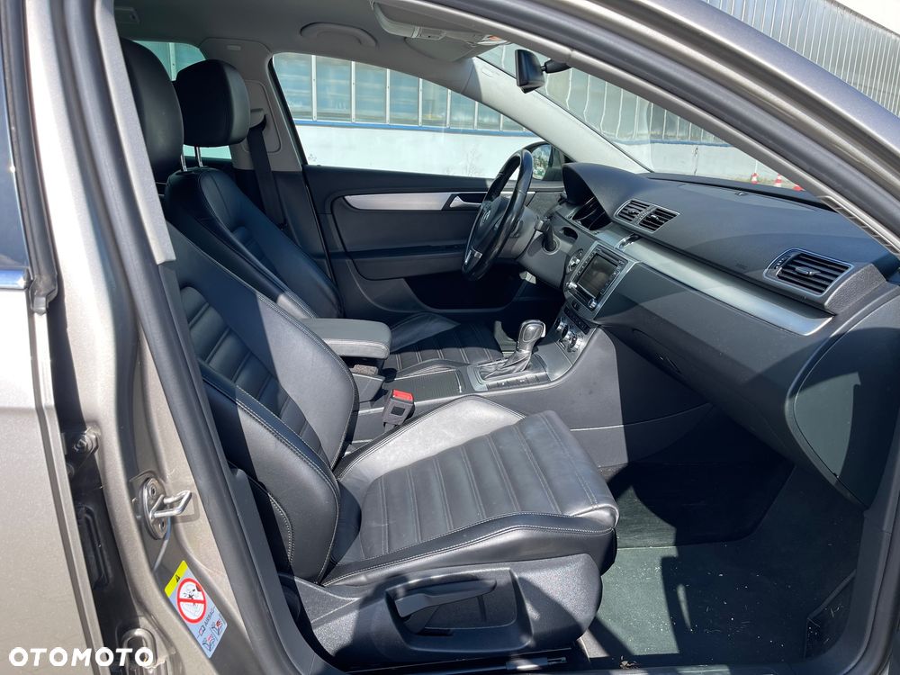 Volkswagen Passat 2.0 TDI DSG BlueMotion Technology R-Line - 13
