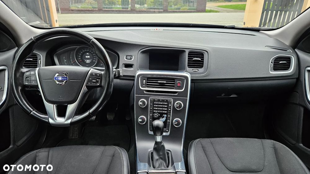 Volvo V60 D2 Momentum - 14