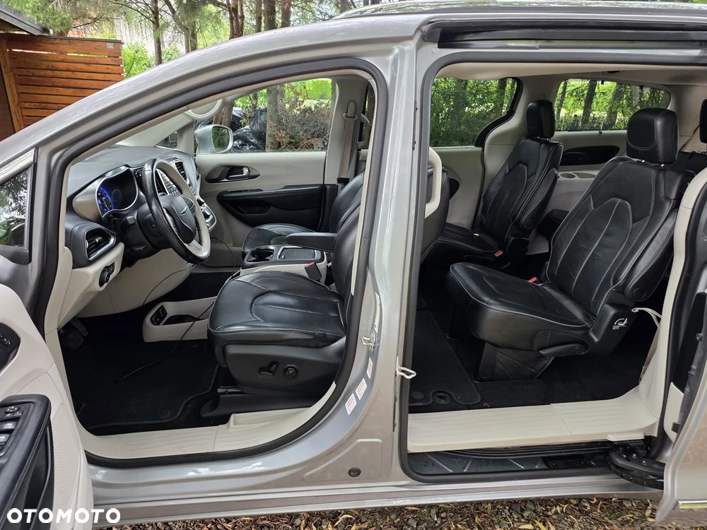 Chrysler Pacifica - 34