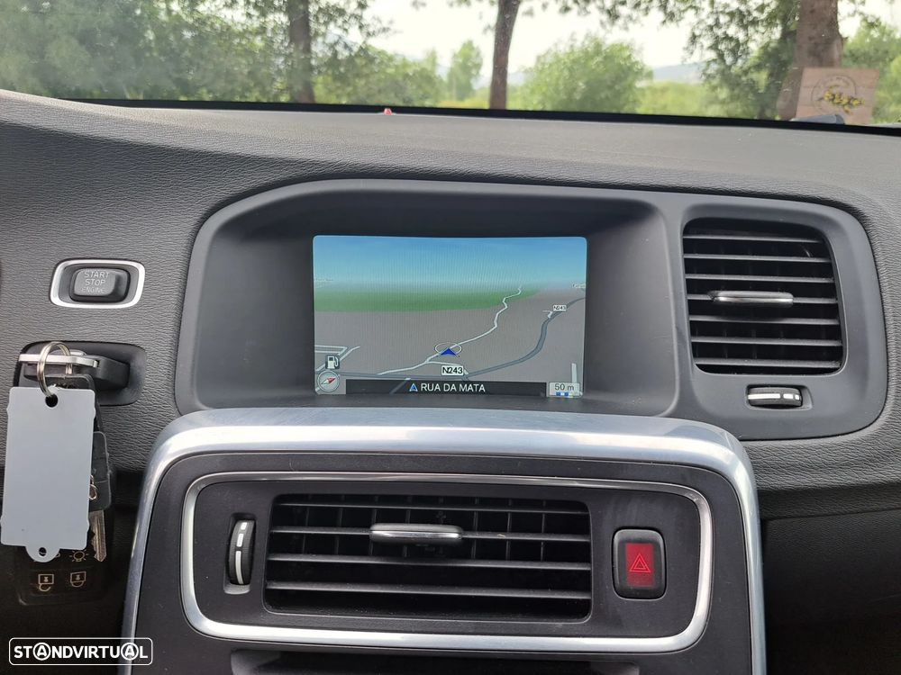 Volvo V60 Cross Country D4 Momentum - 23
