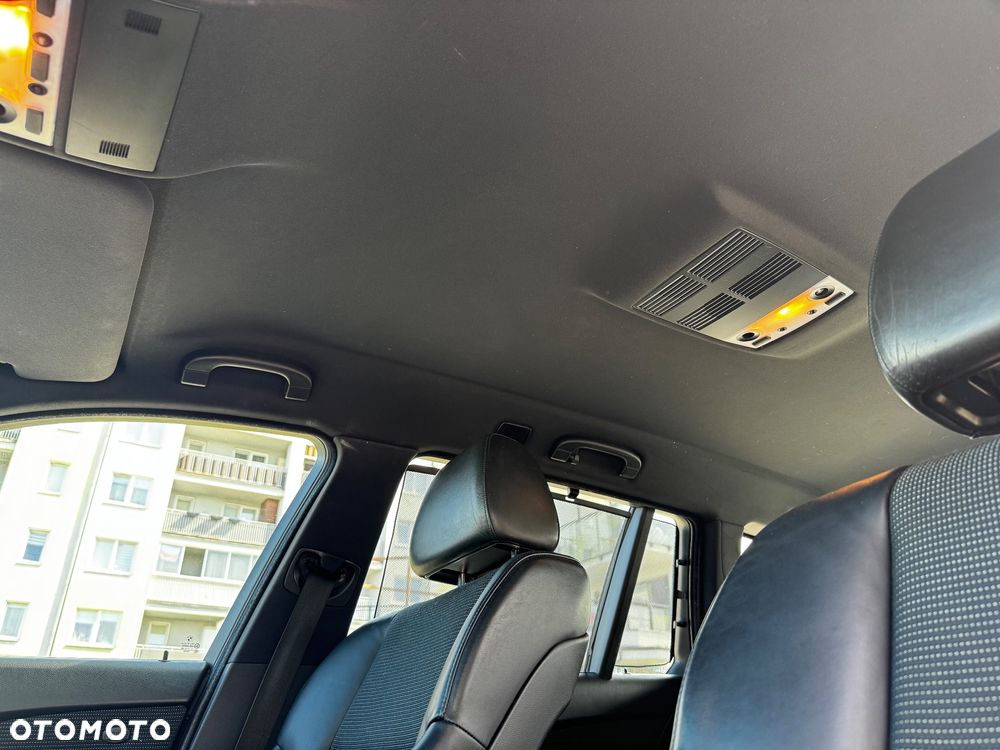 BMW Seria 5 523i Touring - 33