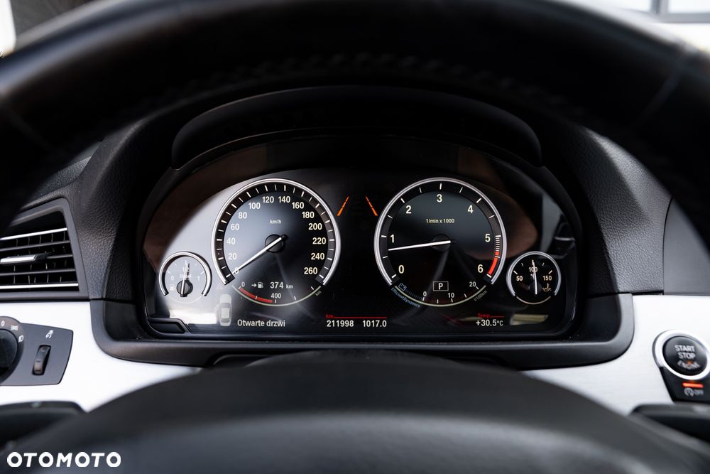 BMW Seria 5 535d xDrive Sport-Aut - 32