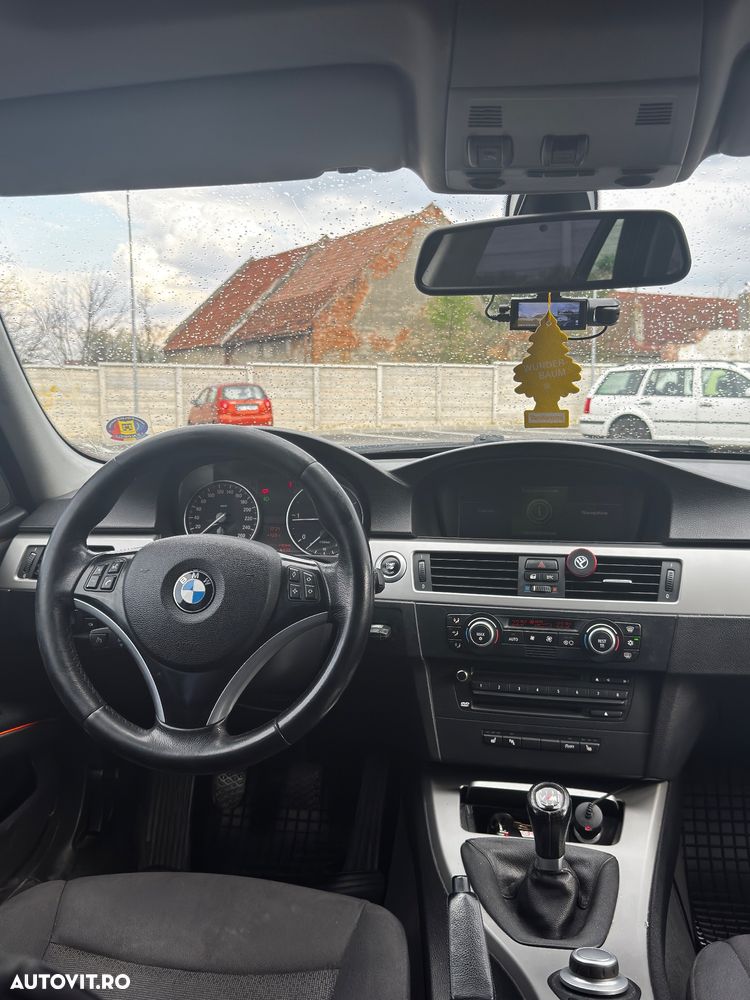 BMW Seria 3 320d - 13