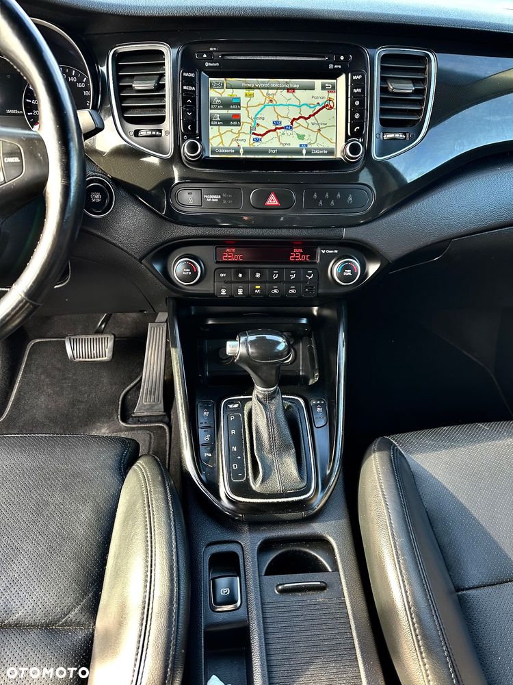 Kia Carens - 32