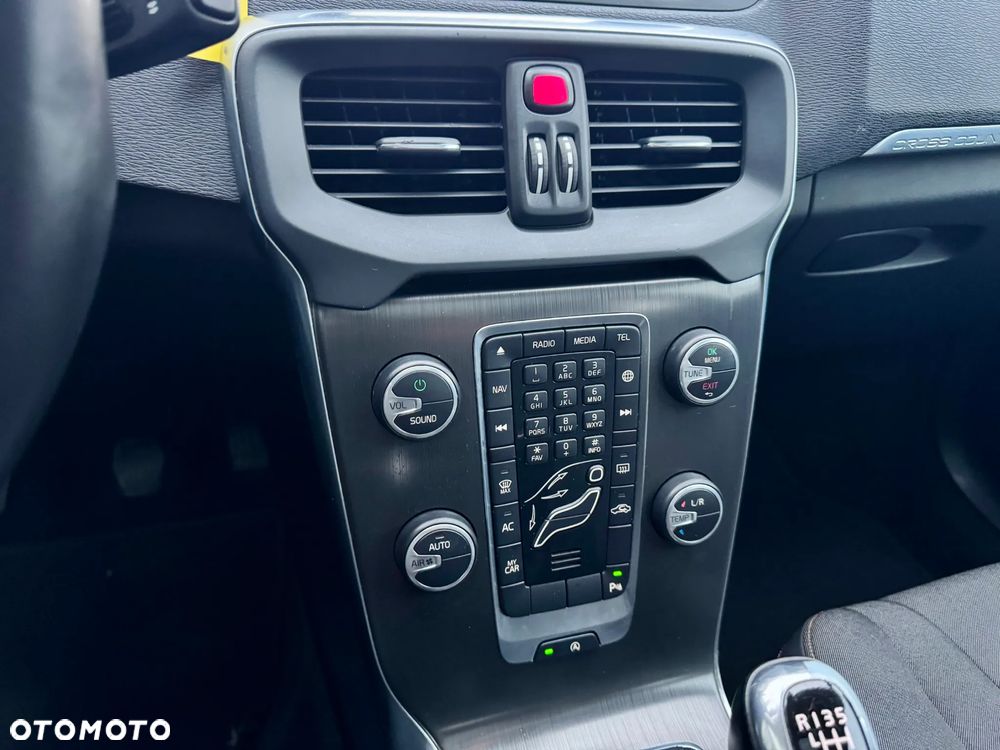 Volvo V40 Cross Country D2 Momentum - 13