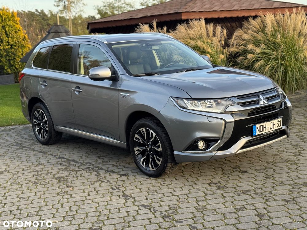 Mitsubishi Outlander 2.0 4WD Plug-In Hybrid Top - 2